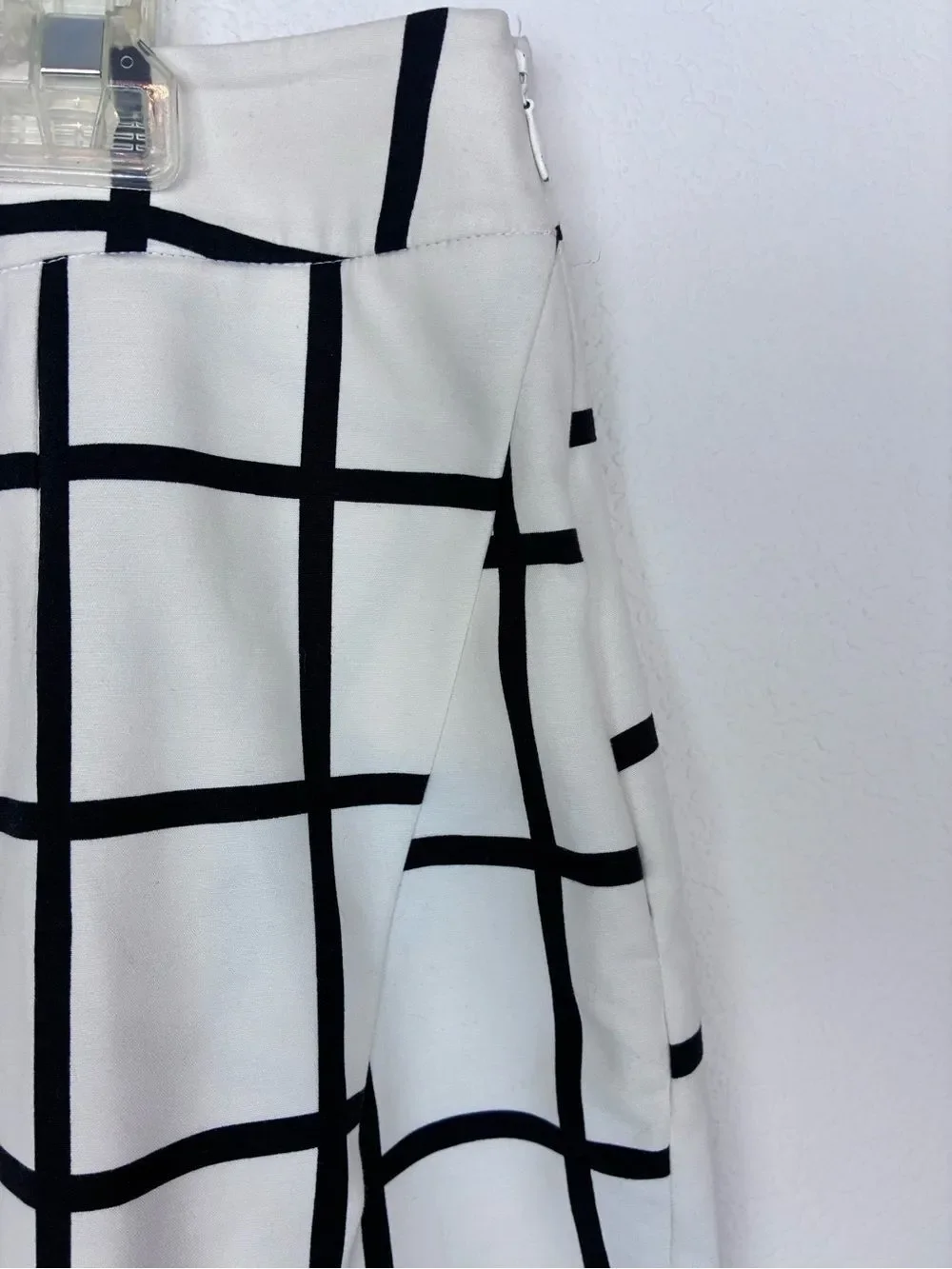 WHBM Unique Pleat White & Black Windowpane Skirt w/front side pleat steps up